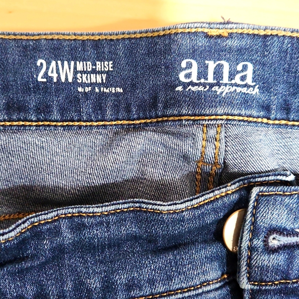 A.N.A. Mid-Rise Skinny 24W